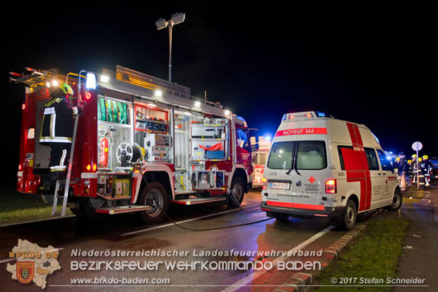 20171204 Frontalzusammenstoß zweier Pkws Freilandgebiet auf der Oberwaltersdorferstraße (L4012) zwischen Tribuswinkel u. Schaflerhofsiedlung  Foto: © Stefan Schneider BFK BADEN