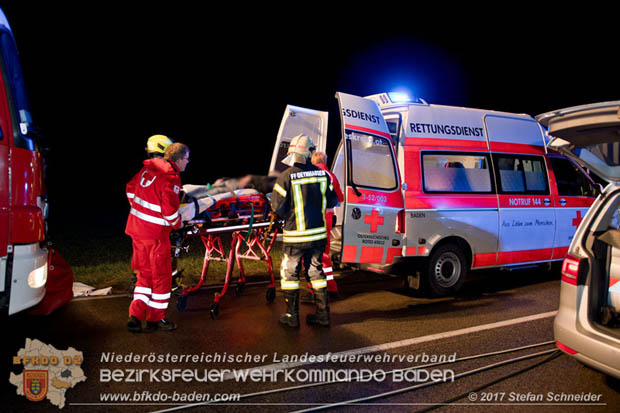 20171204 Frontalzusammenstoß zweier Pkws Freilandgebiet auf der Oberwaltersdorferstraße (L4012) zwischen Tribuswinkel u. Schaflerhofsiedlung  Foto: © Stefan Schneider BFK BADEN