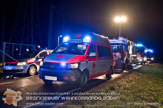 20171204 Frontalzusammenstoß zweier Pkws Freilandgebiet auf der Oberwaltersdorferstraße (L4012) zwischen Tribuswinkel u. Schaflerhofsiedlung  Foto: © Stefan Schneider BFK BADEN
