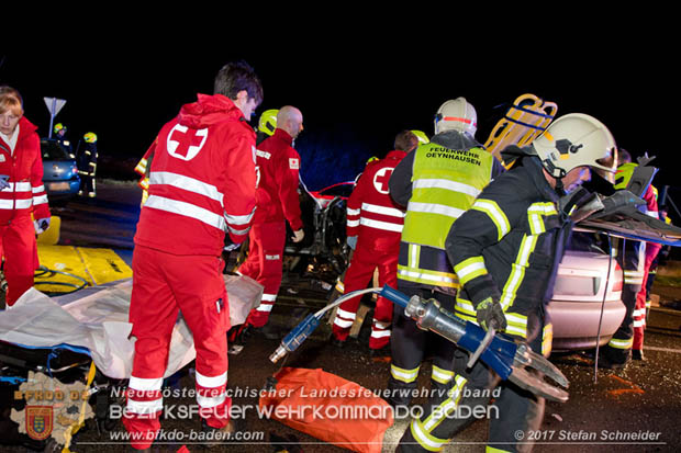 20171204 Frontalzusammenstoß zweier Pkws Freilandgebiet auf der Oberwaltersdorferstraße (L4012) zwischen Tribuswinkel u. Schaflerhofsiedlung  Foto: © Stefan Schneider BFK BADEN