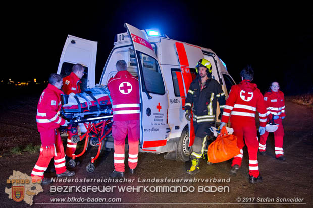 20171204 Frontalzusammenstoß zweier Pkws Freilandgebiet auf der Oberwaltersdorferstraße (L4012) zwischen Tribuswinkel u. Schaflerhofsiedlung  Foto: © Stefan Schneider BFK BADEN