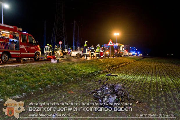 20171204 Frontalzusammenstoß zweier Pkws Freilandgebiet auf der Oberwaltersdorferstraße (L4012) zwischen Tribuswinkel u. Schaflerhofsiedlung  Foto: © Stefan Schneider BFK BADEN