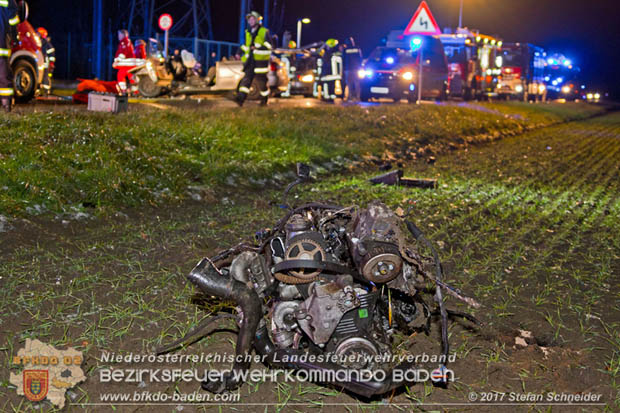 20171204 Frontalzusammenstoß zweier Pkws Freilandgebiet auf der Oberwaltersdorferstraße (L4012) zwischen Tribuswinkel u. Schaflerhofsiedlung  Foto: © Stefan Schneider BFK BADEN