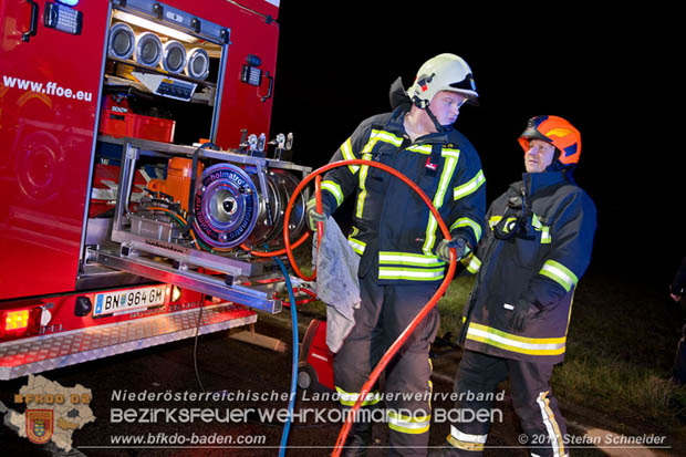 20171204 Frontalzusammenstoß zweier Pkws Freilandgebiet auf der Oberwaltersdorferstraße (L4012) zwischen Tribuswinkel u. Schaflerhofsiedlung  Foto: © Stefan Schneider BFK BADEN