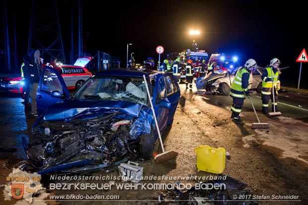 20171204 Frontalzusammenstoß zweier Pkws Freilandgebiet auf der Oberwaltersdorferstraße (L4012) zwischen Tribuswinkel u. Schaflerhofsiedlung  Foto: © Stefan Schneider BFK BADEN