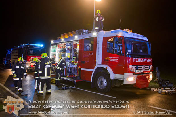 20171204 Frontalzusammenstoß zweier Pkws Freilandgebiet auf der Oberwaltersdorferstraße (L4012) zwischen Tribuswinkel u. Schaflerhofsiedlung  Foto: © Stefan Schneider BFK BADEN