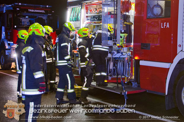 20171204 Frontalzusammenstoß zweier Pkws Freilandgebiet auf der Oberwaltersdorferstraße (L4012) zwischen Tribuswinkel u. Schaflerhofsiedlung  Foto: © Stefan Schneider BFK BADEN