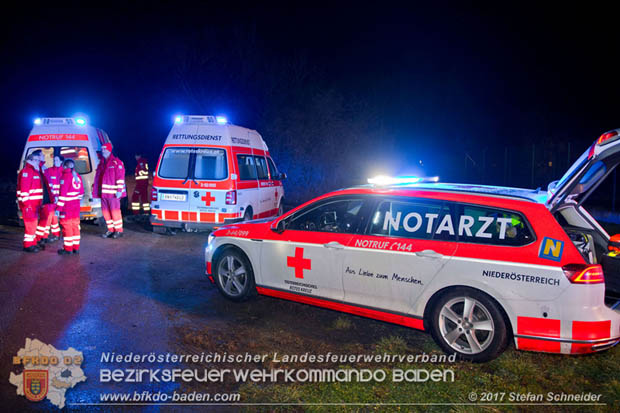 20171204 Frontalzusammenstoß zweier Pkws Freilandgebiet auf der Oberwaltersdorferstraße (L4012) zwischen Tribuswinkel u. Schaflerhofsiedlung  Foto: © Stefan Schneider BFK BADEN