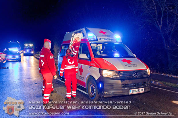 20171204 Frontalzusammenstoß zweier Pkws Freilandgebiet auf der Oberwaltersdorferstraße (L4012) zwischen Tribuswinkel u. Schaflerhofsiedlung  Foto: © Stefan Schneider BFK BADEN