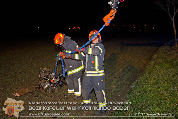 20171204 Frontalzusammenstoß zweier Pkws Freilandgebiet auf der Oberwaltersdorferstraße (L4012) zwischen Tribuswinkel u. Schaflerhofsiedlung  Foto: © Stefan Schneider BFK BADEN