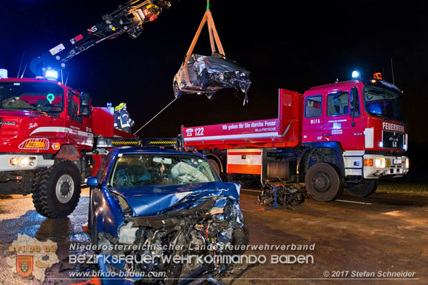 20171204 Frontalzusammenstoß zweier Pkws Freilandgebiet auf der Oberwaltersdorferstraße (L4012) zwischen Tribuswinkel u. Schaflerhofsiedlung  Foto: © Stefan Schneider BFK BADEN