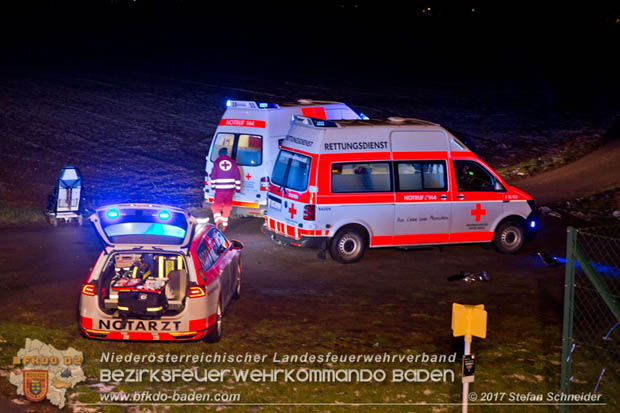 20171204 Frontalzusammenstoß zweier Pkws Freilandgebiet auf der Oberwaltersdorferstraße (L4012) zwischen Tribuswinkel u. Schaflerhofsiedlung  Foto: © Stefan Schneider BFK BADEN