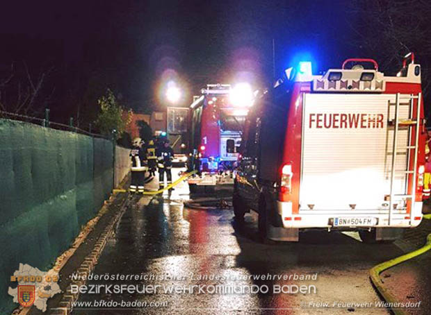 20171211 Brand einer Gartenhütte - Schrebergartensiedlng in Traiskirchen  Foto: © Freiwillige Feuerwehr Wienersdorf