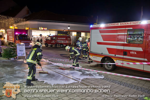 20171213 Geländewagen krachte in Geschäftsauslage in der Badener Fußgängerzone  Foto: © Freiwillige Feuerwehr Baden-Stadt / Stefan Schneider