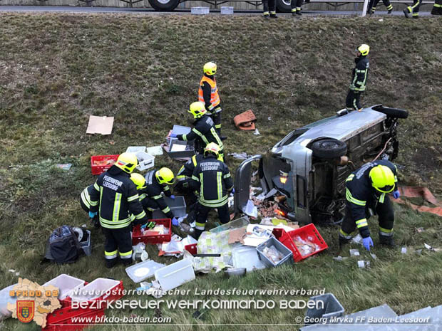 20171216 Verkehrsunfall auf der A2 bei der Abfahrt Bad Vöslau RFb Süden  Foto: © SB Georg Mrvka FF Baden-Leesdorf