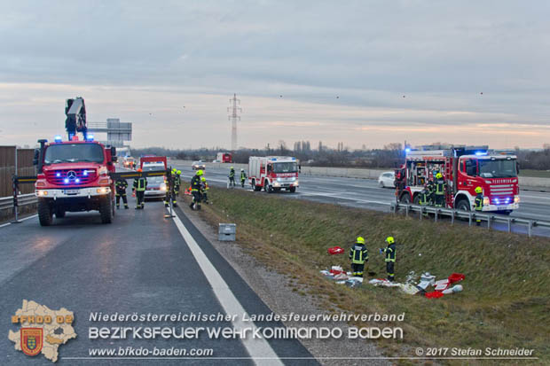 20171216 Verkehrsunfall auf der A2 bei der Abfahrt Bad Vöslau RFb Süden Foto: © Stefan Schneider BFK BADEN 20171216 Verkehrsunfall auf der A2 bei der Abfahrt Bad Vöslau RFb Süden Foto: © Stefan Schneider BFK BADEN