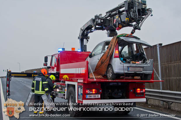 20171216 Verkehrsunfall auf der A2 bei der Abfahrt Bad Vöslau RFb Süden Foto: © Stefan Schneider BFK BADEN 20171216 Verkehrsunfall auf der A2 bei der Abfahrt Bad Vöslau RFb Süden Foto: © Stefan Schneider BFK BADEN