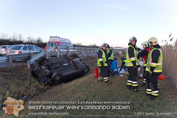 20171224 Verkehrsunfall auf der A2 Suedautobahn zwischen Traiskirchen und dem Knoten Guntramsdorf  Foto: © Stefan Schneider