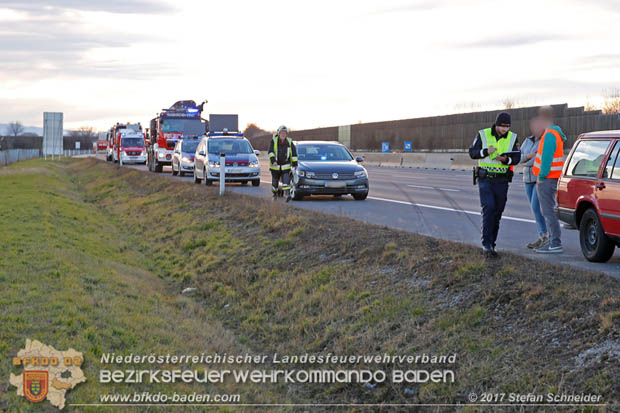 20171224 Verkehrsunfall auf der A2 Suedautobahn zwischen Traiskirchen und dem Knoten Guntramsdorf  Foto: © Stefan Schneider