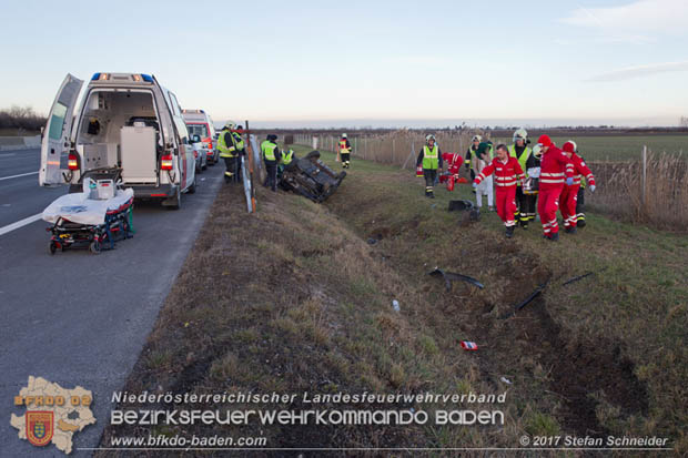 20171224 Verkehrsunfall auf der A2 Suedautobahn zwischen Traiskirchen und dem Knoten Guntramsdorf  Foto: © Stefan Schneider