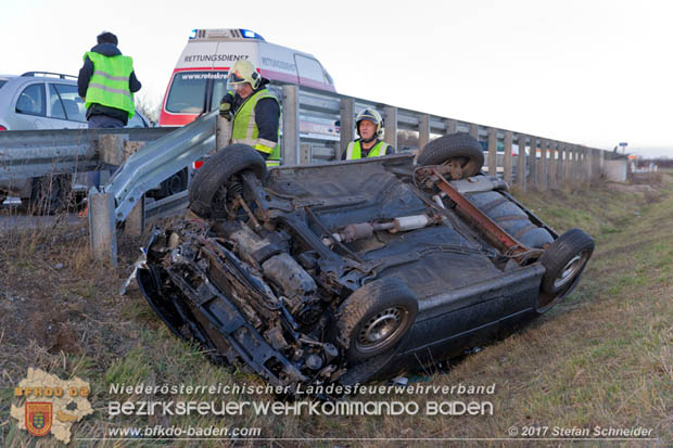 20171224 Verkehrsunfall auf der A2 Suedautobahn zwischen Traiskirchen und dem Knoten Guntramsdorf  Foto: © Stefan Schneider