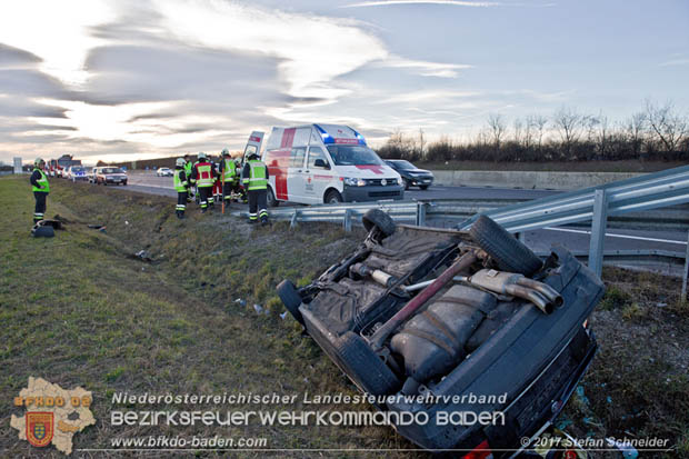 20171224 Verkehrsunfall auf der A2 Suedautobahn zwischen Traiskirchen und dem Knoten Guntramsdorf  Foto: © Stefan Schneider