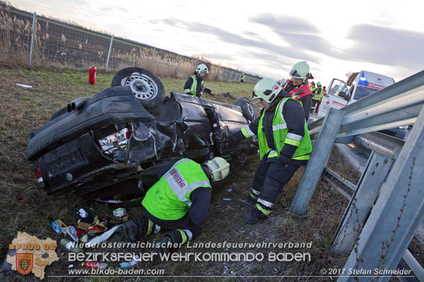 20171224 Verkehrsunfall auf der A2 Suedautobahn zwischen Traiskirchen und dem Knoten Guntramsdorf  Foto: © Stefan Schneider
