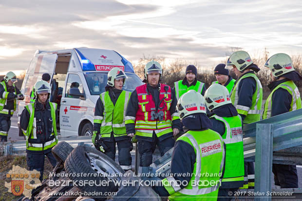 20171224 Verkehrsunfall auf der A2 Suedautobahn zwischen Traiskirchen und dem Knoten Guntramsdorf  Foto: © Stefan Schneider