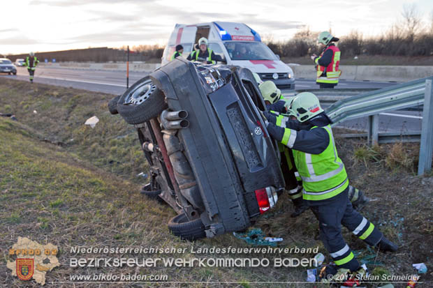20171224 Verkehrsunfall auf der A2 Suedautobahn zwischen Traiskirchen und dem Knoten Guntramsdorf  Foto: © Stefan Schneider