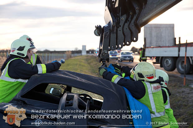 20171224 Verkehrsunfall auf der A2 Suedautobahn zwischen Traiskirchen und dem Knoten Guntramsdorf  Foto: © Stefan Schneider