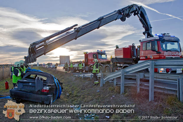 20171224 Verkehrsunfall auf der A2 Suedautobahn zwischen Traiskirchen und dem Knoten Guntramsdorf  Foto: © Stefan Schneider