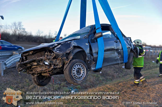 20171224 Verkehrsunfall auf der A2 Suedautobahn zwischen Traiskirchen und dem Knoten Guntramsdorf  Foto: © Stefan Schneider