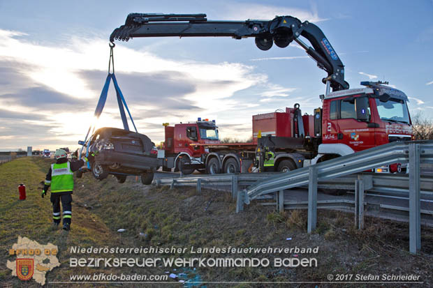 20171224 Verkehrsunfall auf der A2 Suedautobahn zwischen Traiskirchen und dem Knoten Guntramsdorf  Foto: © Stefan Schneider