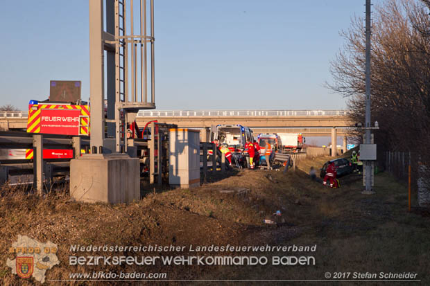 20171225 Verkehrsunfall auf der A2 bei Traiskirchen  Foto: © Stefan Schneider