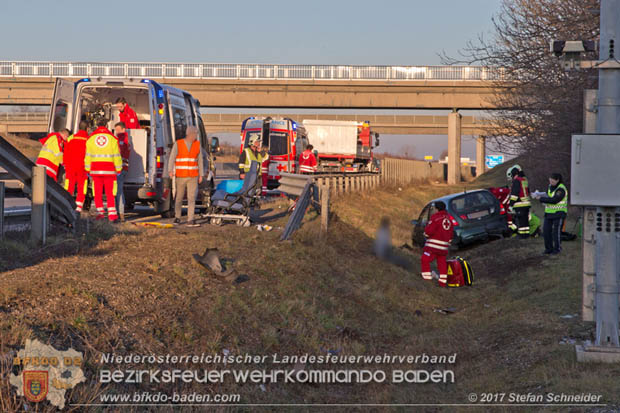 20171225 Verkehrsunfall auf der A2 bei Traiskirchen  Foto: © Stefan Schneider