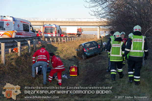 20171225 Verkehrsunfall auf der A2 bei Traiskirchen  Foto: © Stefan Schneider