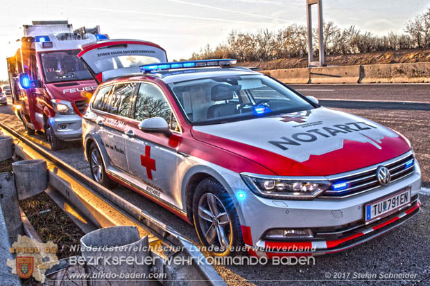 20171225 Verkehrsunfall auf der A2 bei Traiskirchen  Foto: © Stefan Schneider