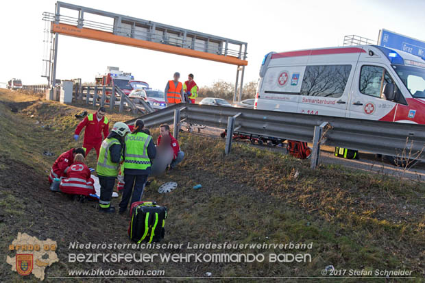 20171225 Verkehrsunfall auf der A2 bei Traiskirchen  Foto: © Stefan Schneider
