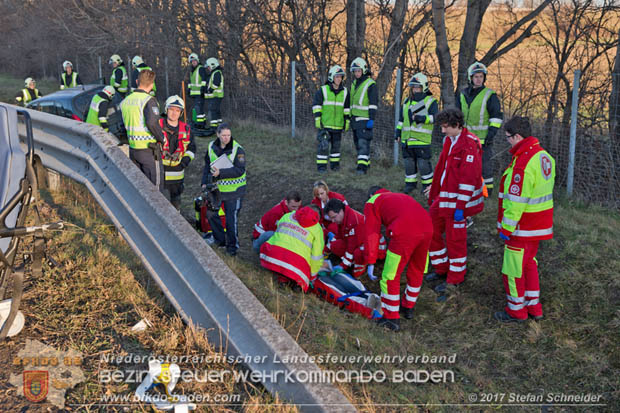 20171225 Verkehrsunfall auf der A2 bei Traiskirchen  Foto: © Stefan Schneider