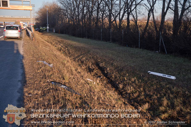 20171225 Verkehrsunfall auf der A2 bei Traiskirchen  Foto: © Stefan Schneider