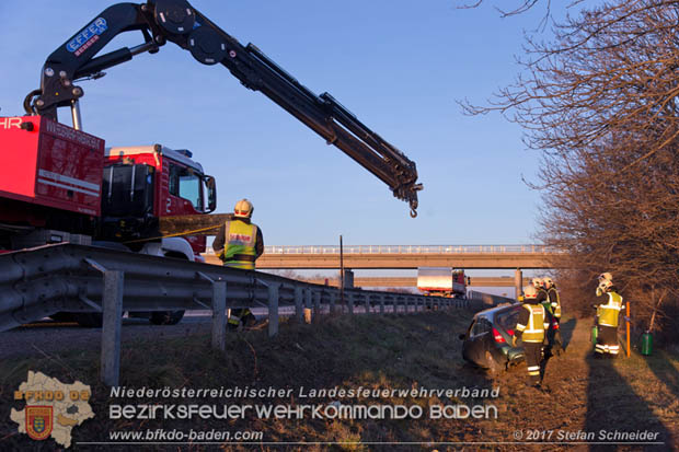 20171225 Verkehrsunfall auf der A2 bei Traiskirchen  Foto: © Stefan Schneider