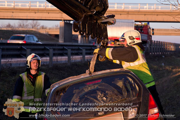 20171225 Verkehrsunfall auf der A2 bei Traiskirchen  Foto: © Stefan Schneider