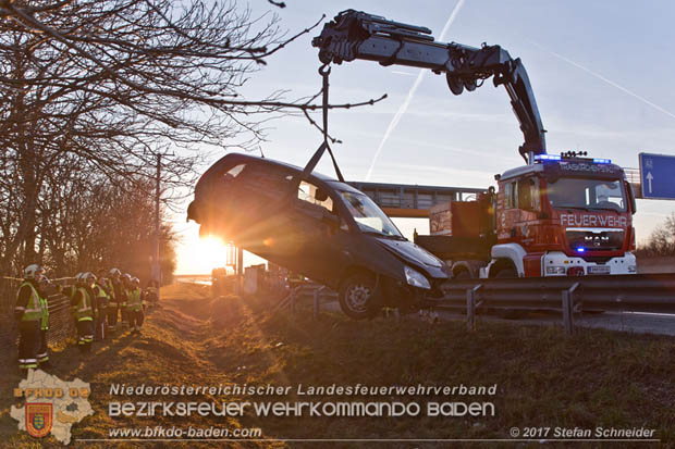 20171225 Verkehrsunfall auf der A2 bei Traiskirchen  Foto: © Stefan Schneider