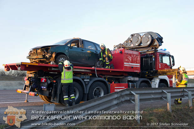 20171225 Verkehrsunfall auf der A2 bei Traiskirchen  Foto: © Stefan Schneider
