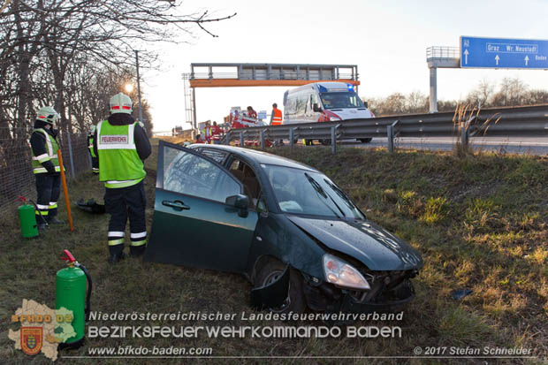 20171225 Verkehrsunfall auf der A2 bei Traiskirchen  Foto: © Stefan Schneider