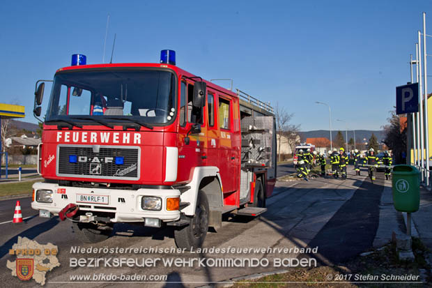 20171225 Verkehrsunfall am Christtag im Ortsgebiet von Sooß  Foto: © Stefan Schneider
