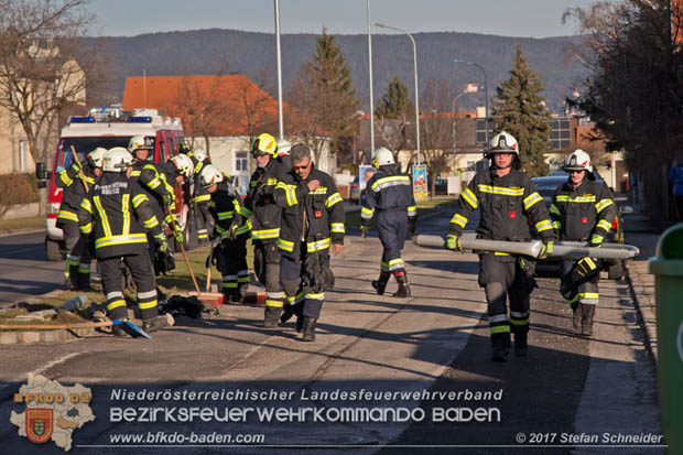 20171225 Verkehrsunfall am Christtag im Ortsgebiet von Sooß  Foto: © Stefan Schneider