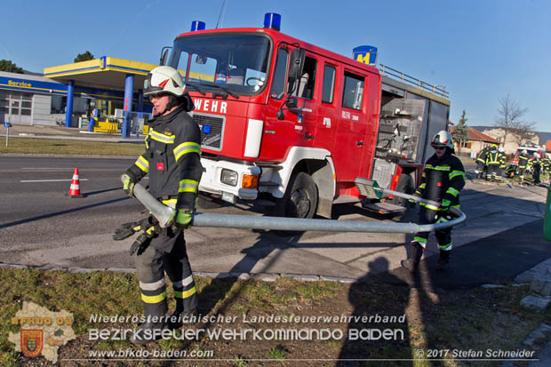 20171225 Verkehrsunfall am Christtag im Ortsgebiet von Sooß  Foto: © Stefan Schneider