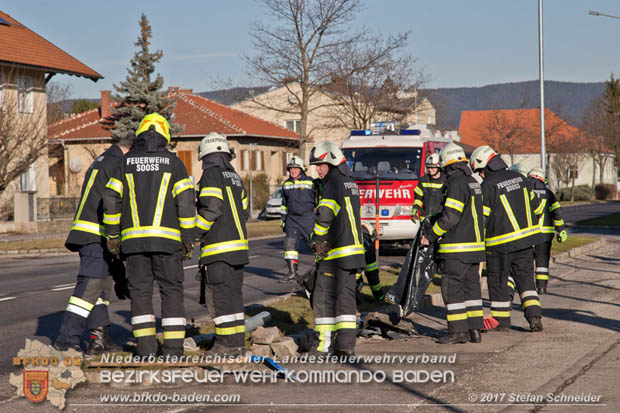20171225 Verkehrsunfall am Christtag im Ortsgebiet von Sooß  Foto: © Stefan Schneider