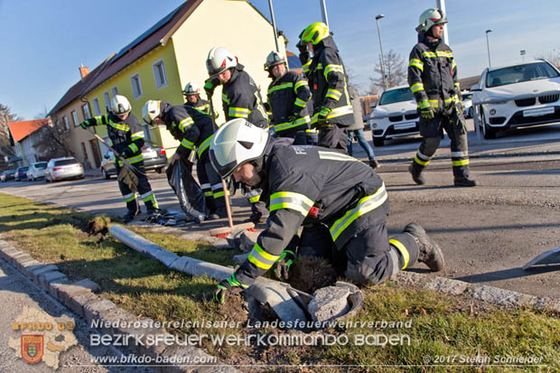 20171225 Verkehrsunfall am Christtag im Ortsgebiet von Sooß  Foto: © Stefan Schneider